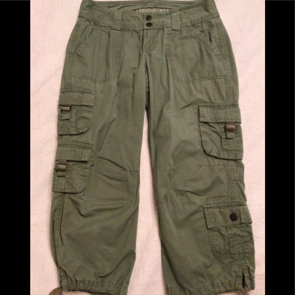 Aeropostale Camo Green Capri Pants